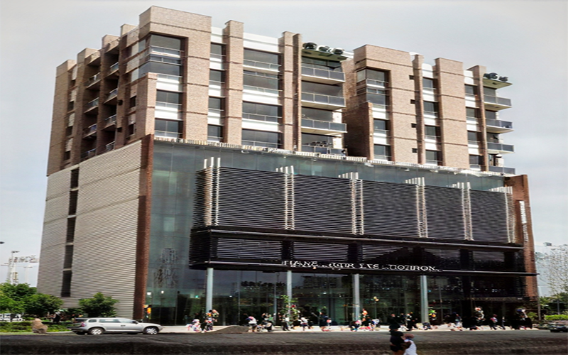 Eiffel Tower (France)